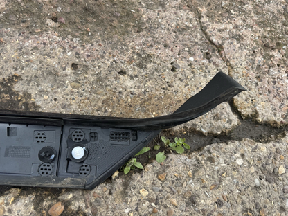 Cherry 7 2023on left windshield molding 609001874ab