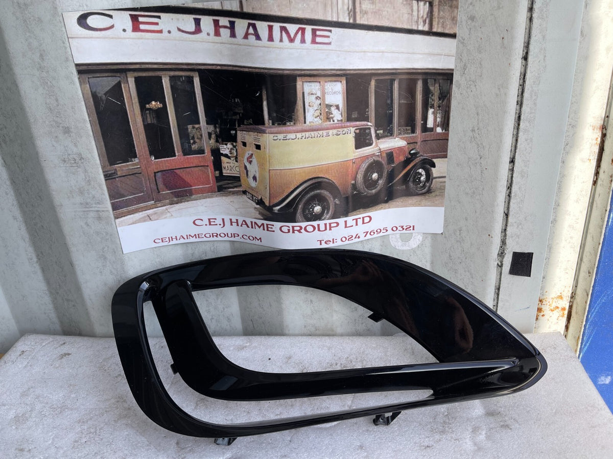 Rangka grille pada bumper JAGUAR F-TYPE MX5317F908B Kondisi Baik