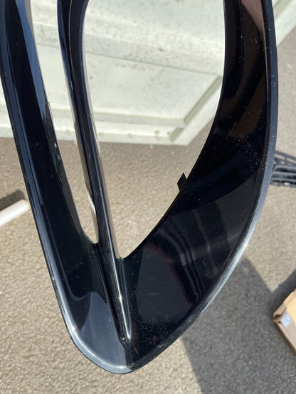 Rangka grille pada bumper JAGUAR F-TYPE MX5317F908B Kondisi Baik