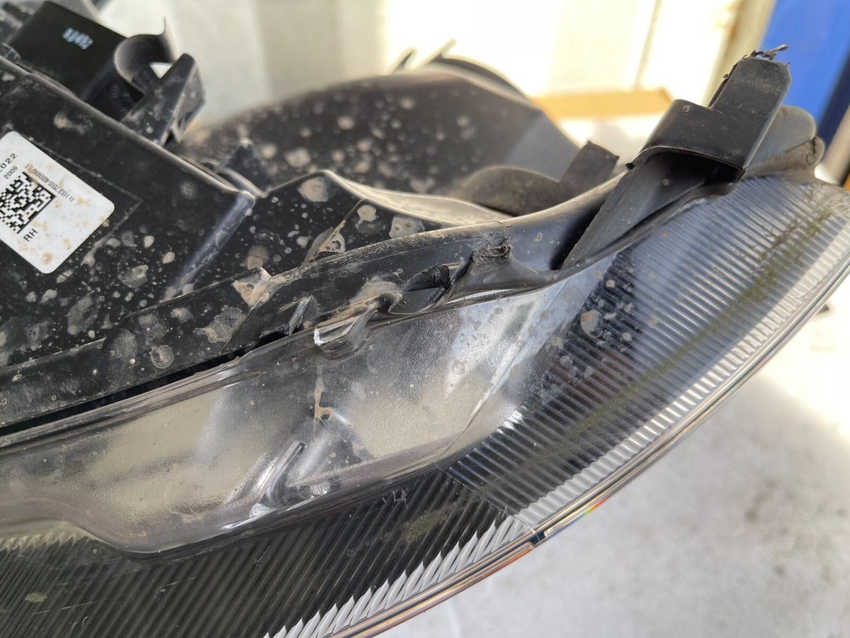 FORD TRANSIT MK8 RIGHT HEADLIGHT GK3113W029AB BROKEN LUGS