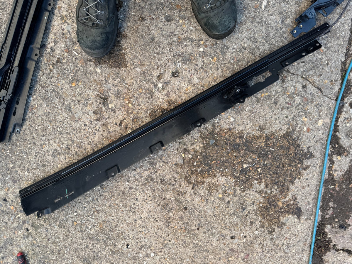 2024 Land Rover Defender Panoramic Roof Frame Rails