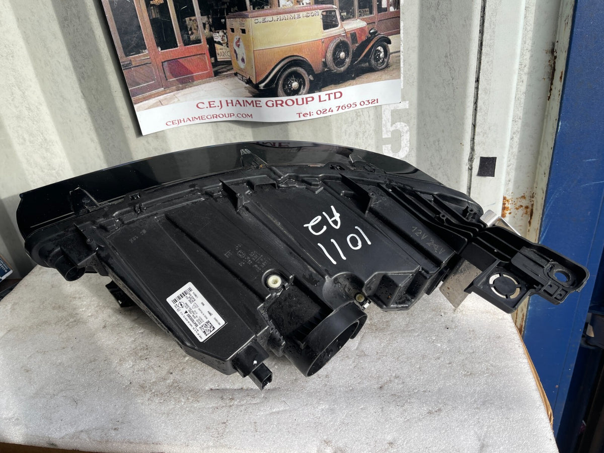 2023 Vauxhall Opel Astra/Mokka Headlight Right Side 9847939380 DAMAGE