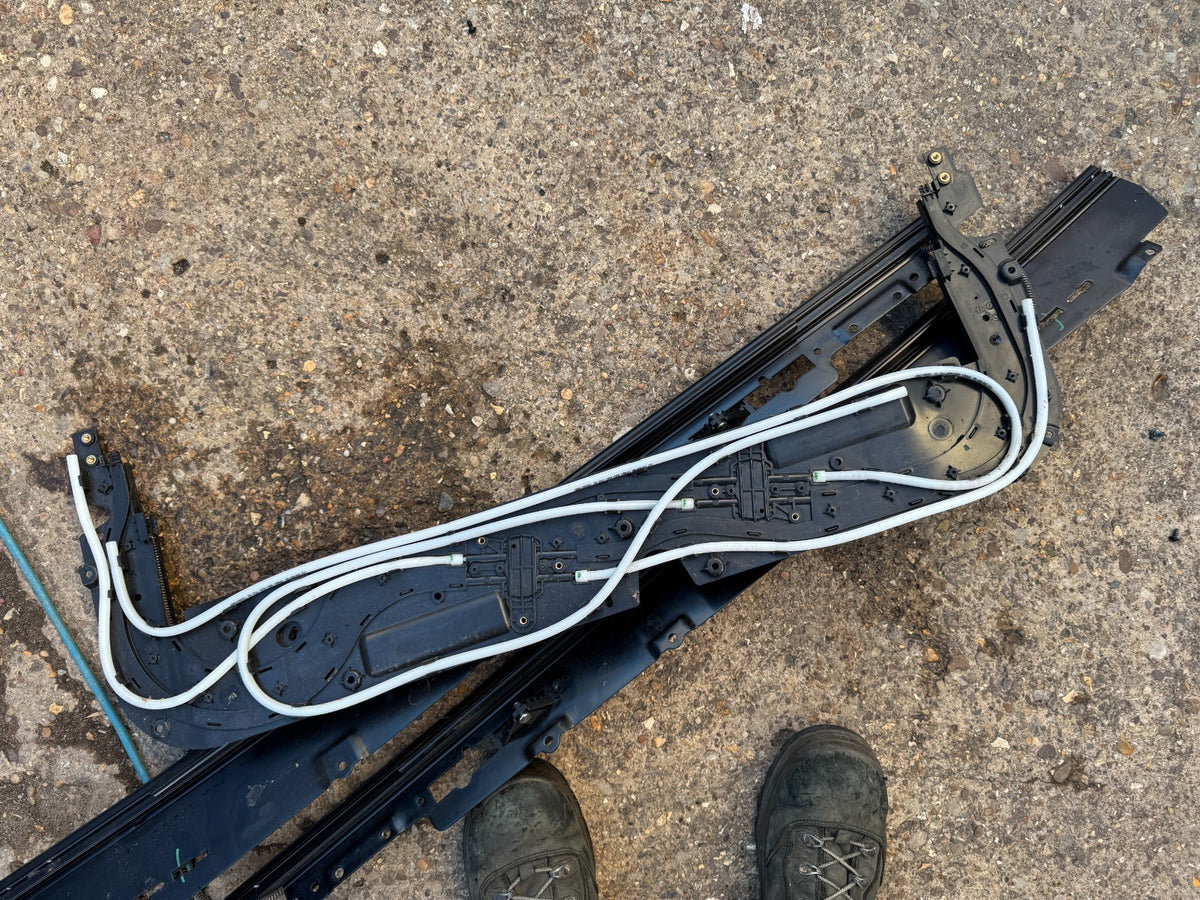 2024 Land Rover Defender Panoramic Roof Frame Rails
