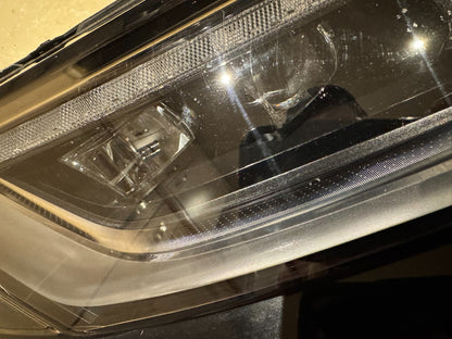 RANGE ROVER VELAR L560 2025 LAMPU DEPAN SEBELAH KANAN TULEN N8A2-13W029-GD