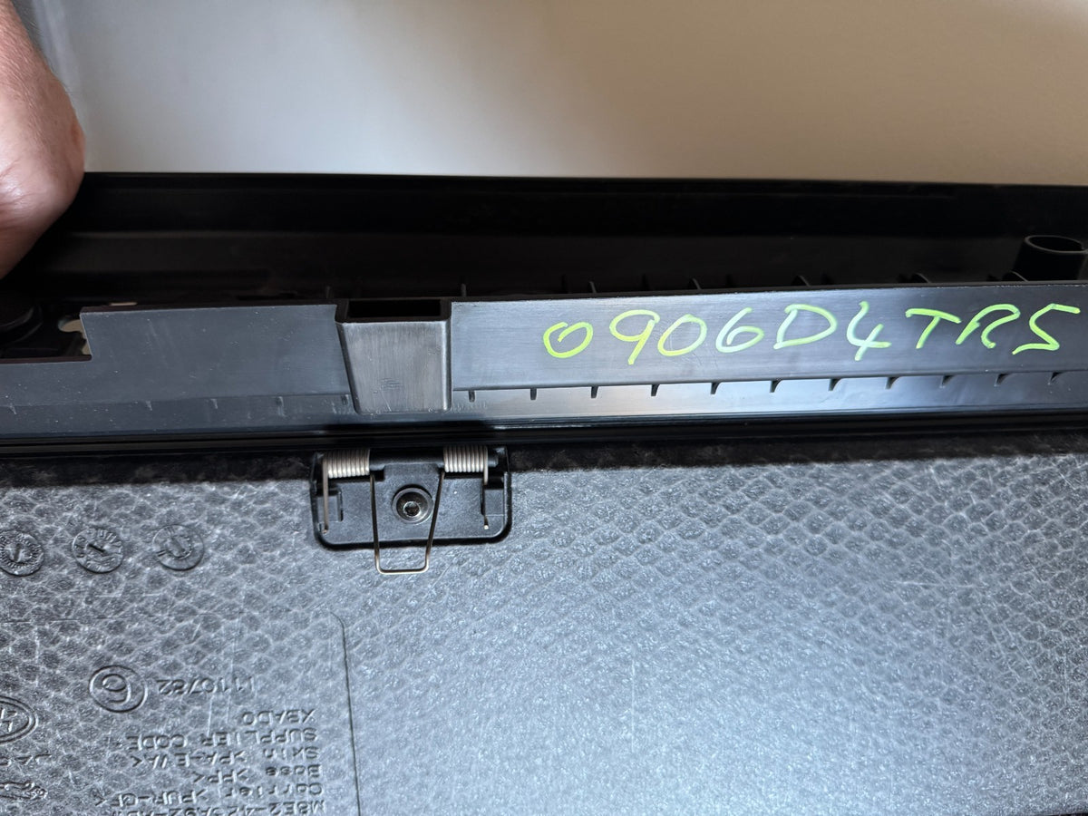 2025 LR Range Rover VELAR L460 LR176658 M8E2425A92 Boot Carpet TRANS TRIM