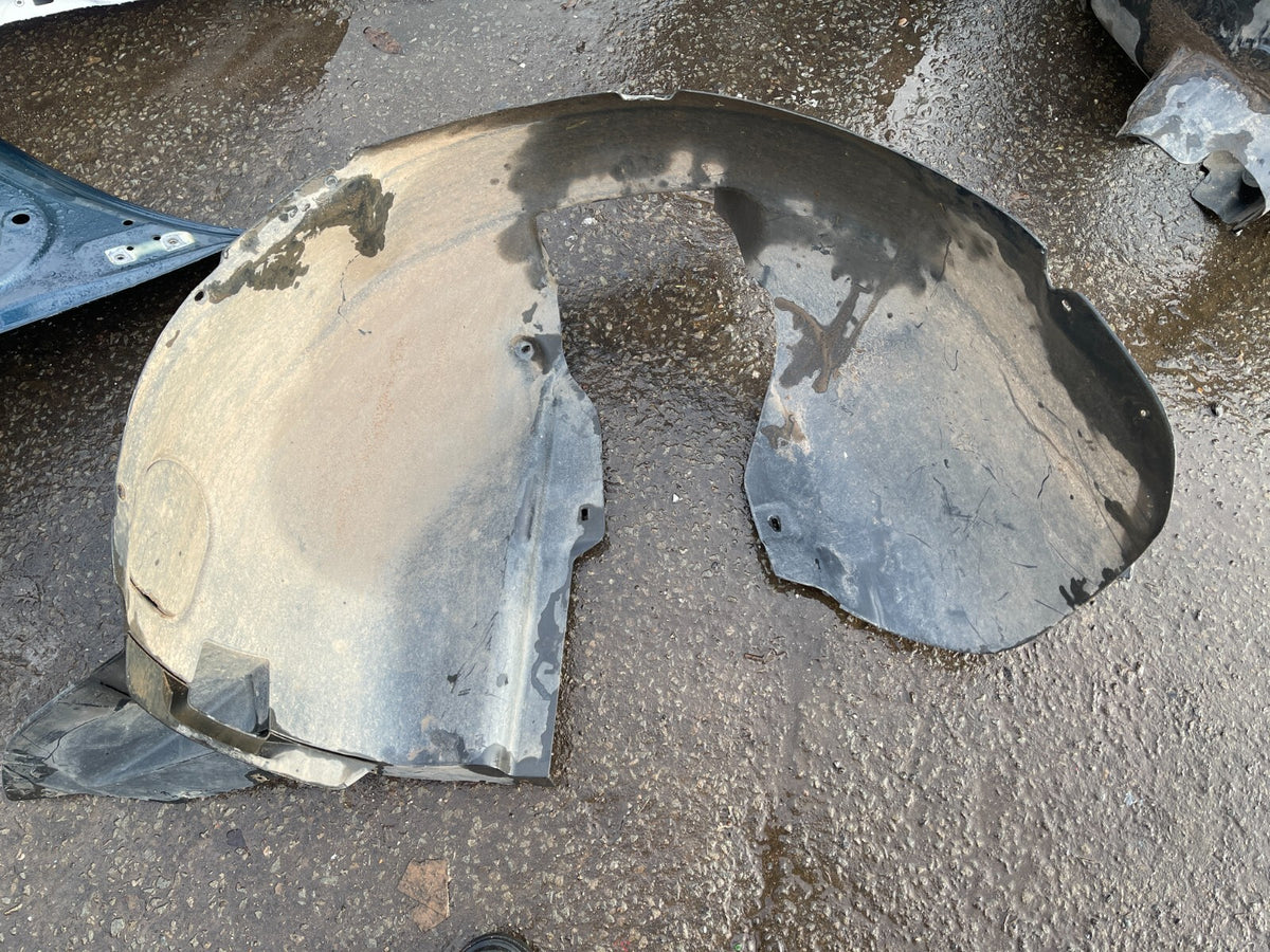 2K5805911K Genuine VOLKSWAGEN Caddy Van / Kombi Wheel Arch Liner Left Front DENT