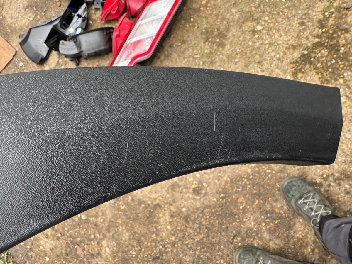 Volvo V60 2022 Right fender trim molding 31463766