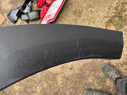 Volvo V60 2022 Right fender trim molding 31463766