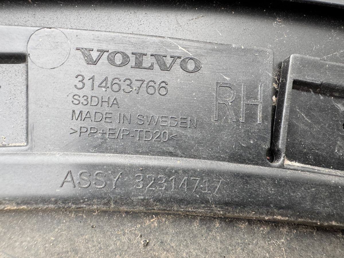 Volvo V60 2022 Right fender trim molding 31463766