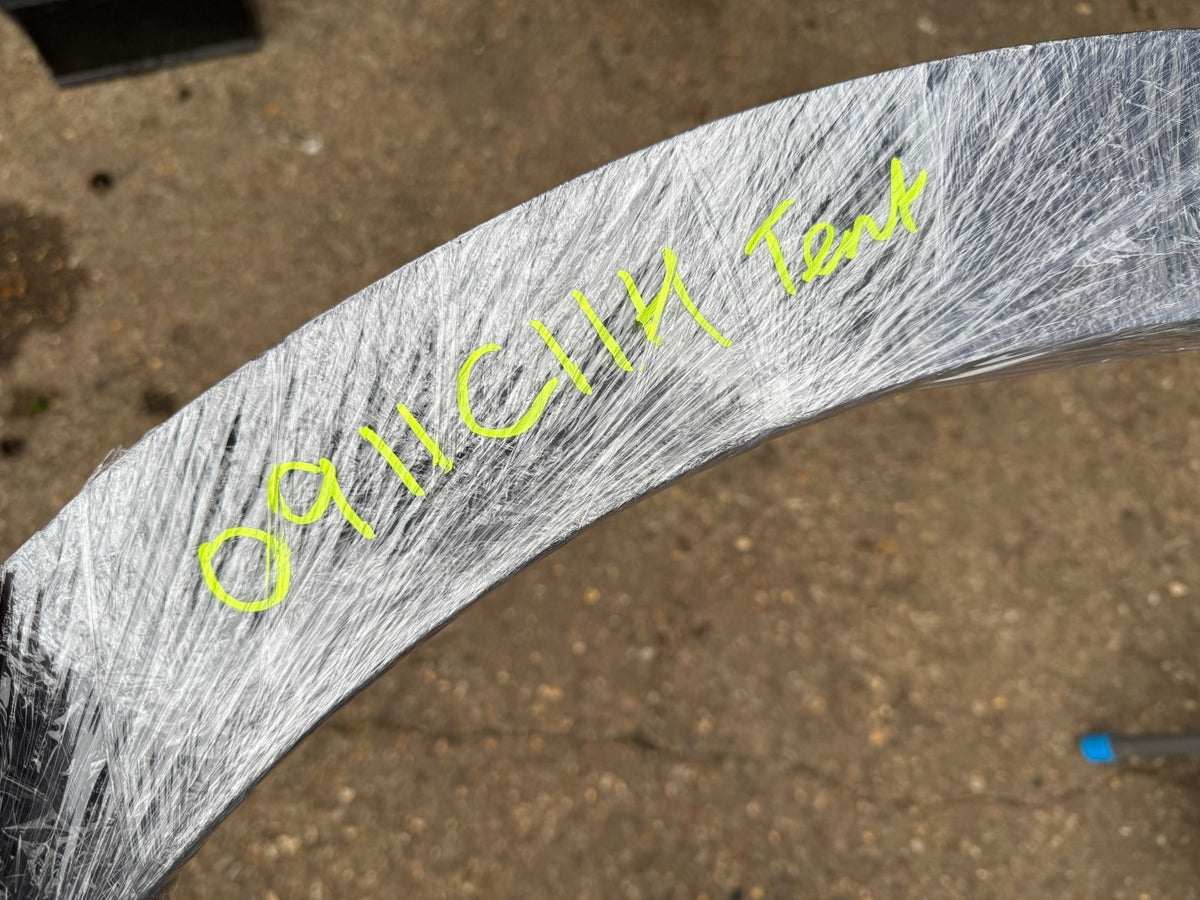 Volvo V60 2022 Right fender trim molding 31463766
