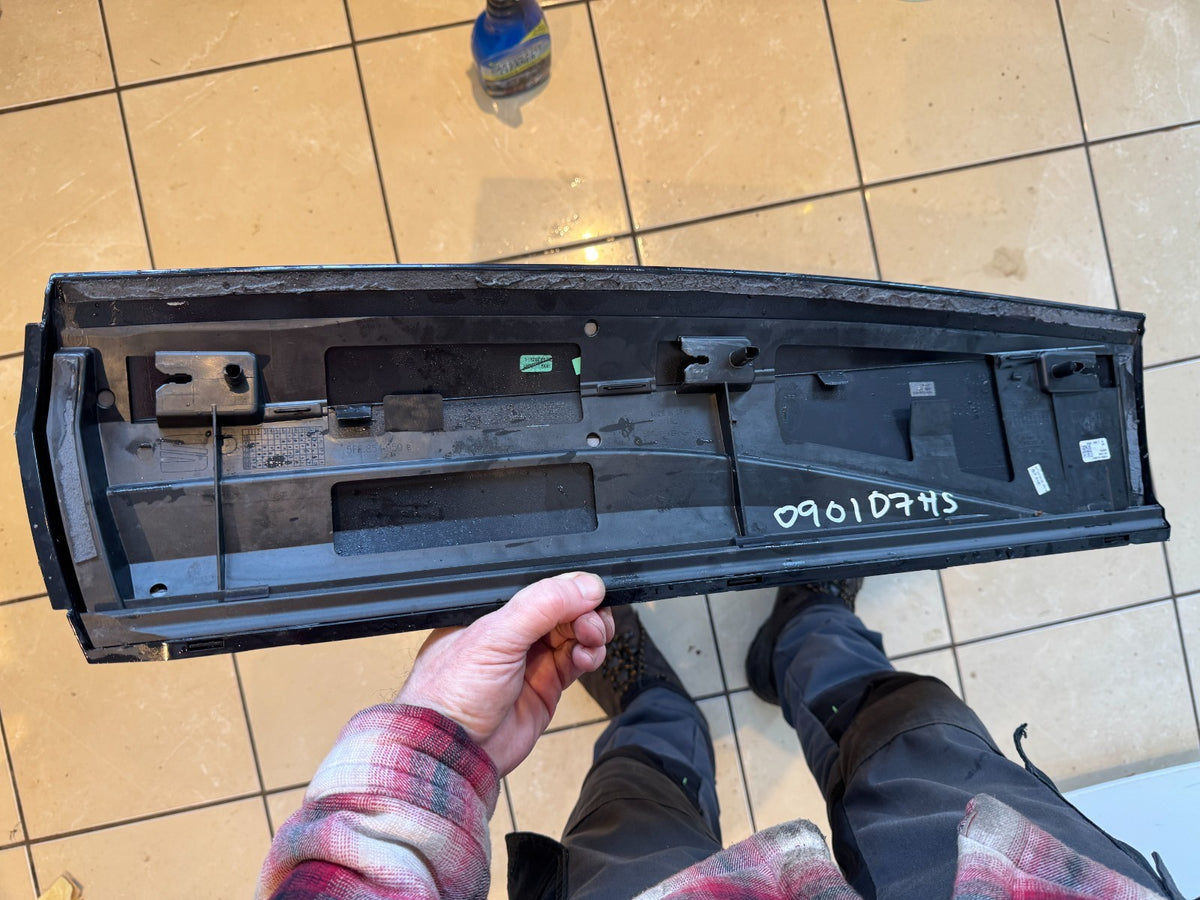 2025 LIST MOLDING BAWAH PINTU BELAKANG KANAN SEAT CUPRA FORMENTOR 20-ON ORIGINAL