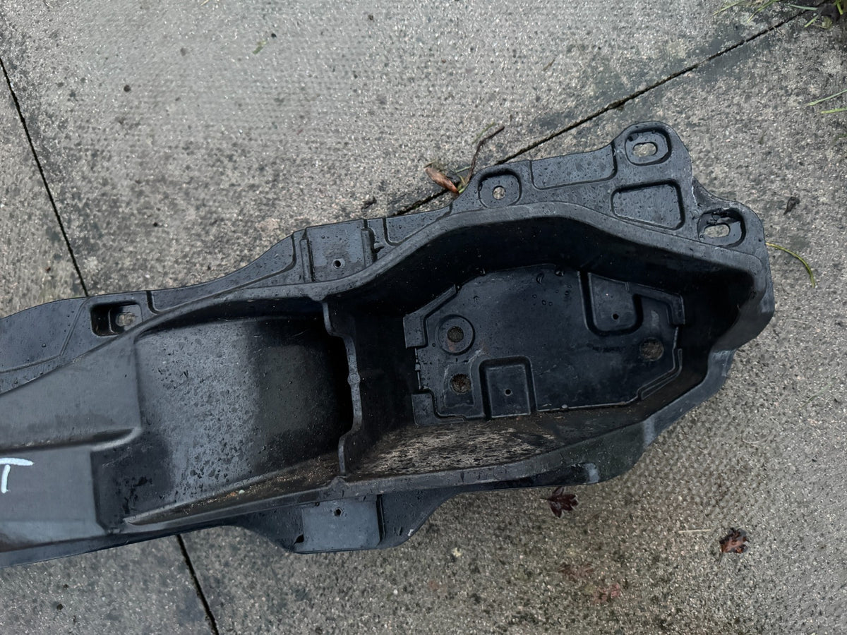 GENUINE KIA XCEED 2019-2023 BESI PENGUAT BUMPER BELAKANG, P/N 86631-J7CA0