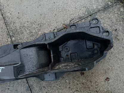 GENUINE KIA XCEED 2019-2023 BESI PENGUAT BUMPER BELAKANG, P/N 86631-J7CA0