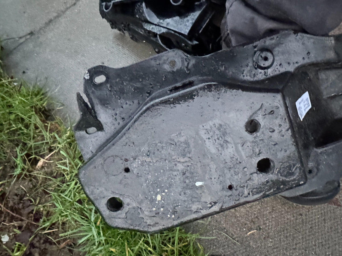 GENUINE KIA XCEED 2019-2023 BESI PENGUAT BUMPER BELAKANG, P/N 86631-J7CA0