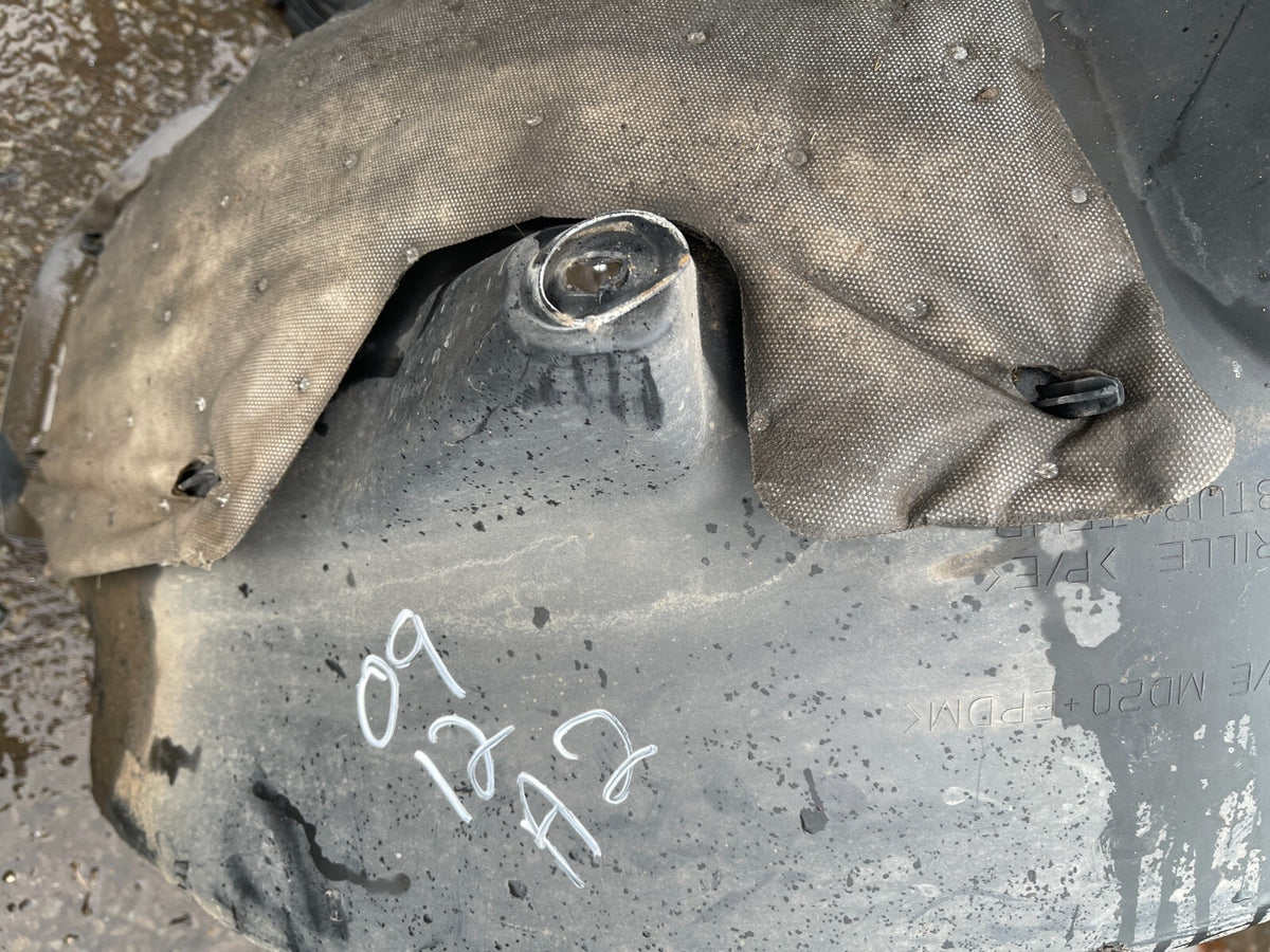 GENUINE Peugeot 308 RIGHT Front Wheel Arch Liner Mud Guard 9811870980 DAMAGED