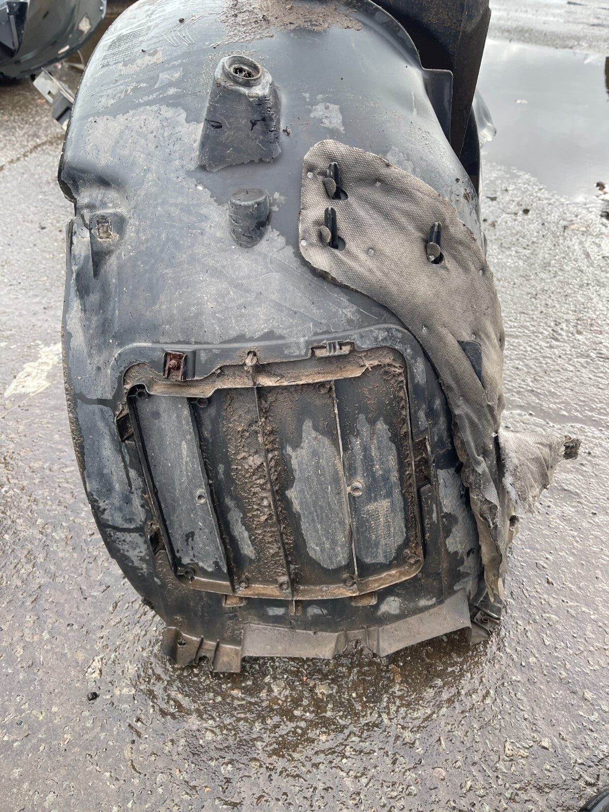 GENUINE Peugeot 308 RIGHT Front Wheel Arch Liner Mud Guard 9811870980 DAMAGED