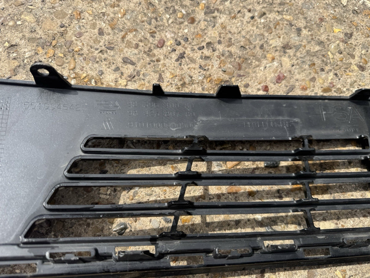 VAUXHALL ASTRA L FRONT BUMPER UPPER GRILLE 9839640080 GENUINE 2023 2024 2025
