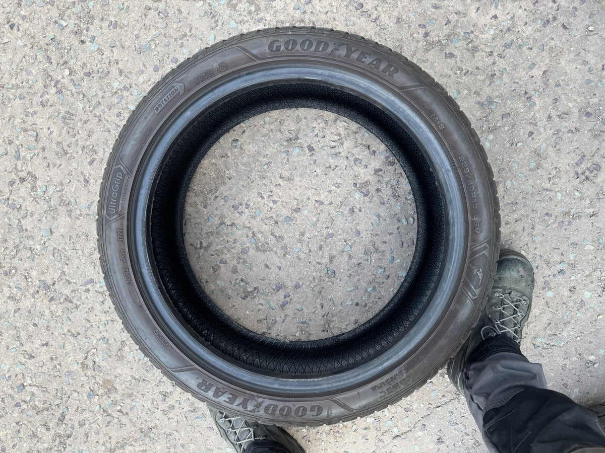 225/45/19 96V Goodyear ultra grip performance+ 5.5mm dot 1321 225 45 19