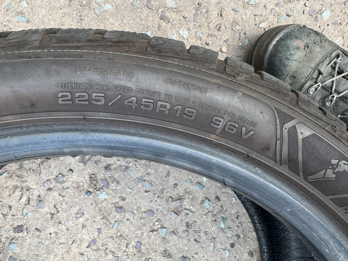 225/45/19 96V Goodyear ultra grip performance+ 5.5mm dot 1321 225 45 19