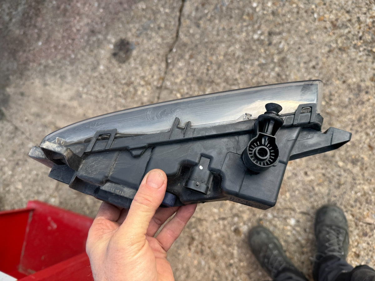 Genuine BMW 5/7 Series G30 Front Right Fog Light 9477172 2021