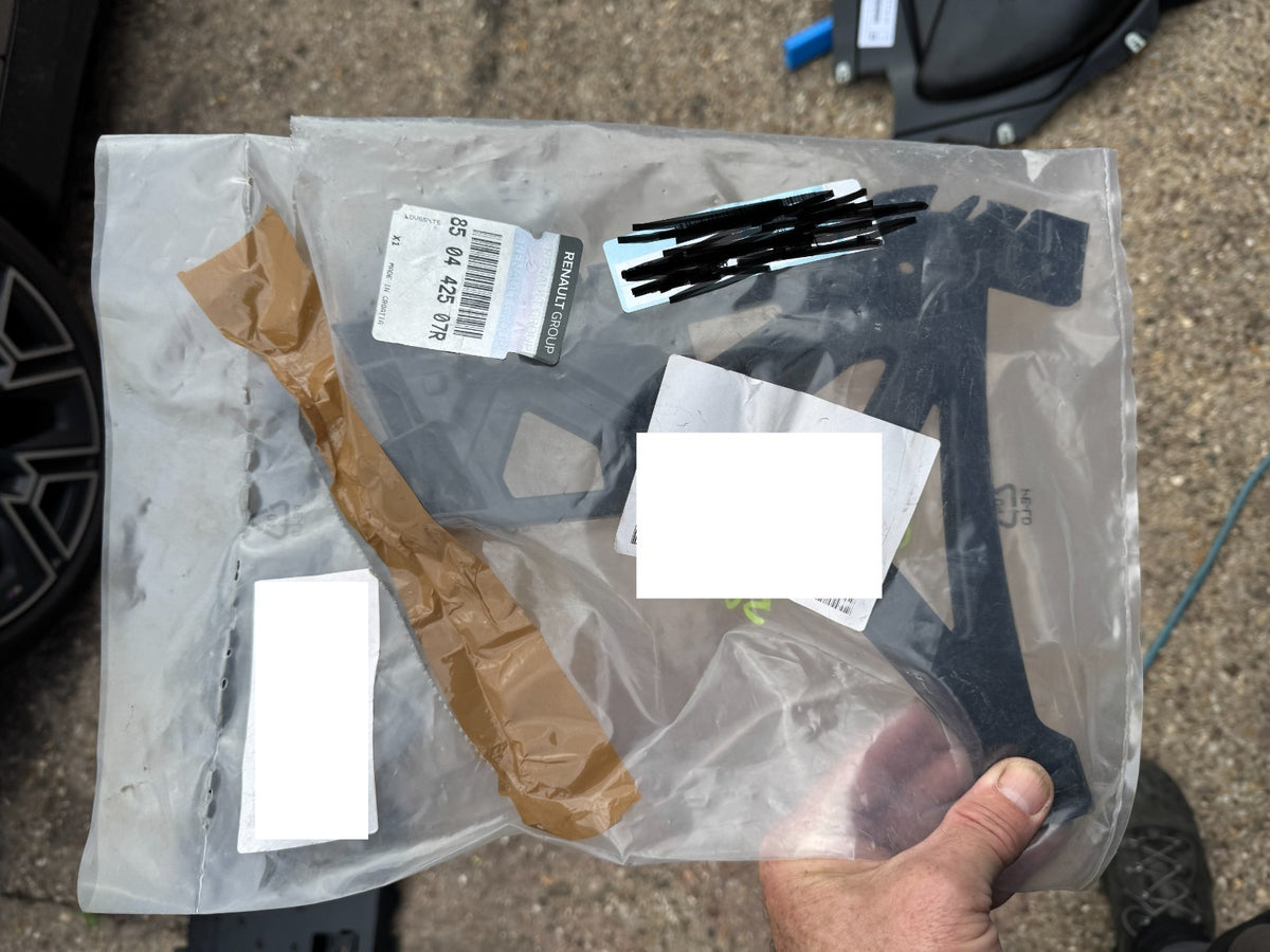 Genuine RENAULT Twingo Rear Bumper Bracket Right 850442507R