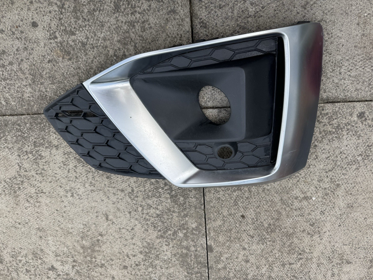Audi A5 S5 S-Line Kisi-Kisi Foglamp Kanan Bumper Depan 2020-2024 8W6807682T Original