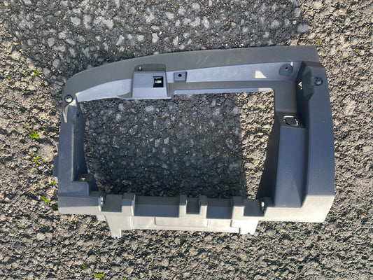 FORD FOCUS PLACA DE FIXAÇÃO DO PORTA-LUVAS F1EBA06010 14-18