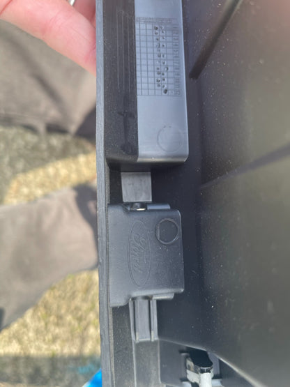 FORD FOCUS GLOVE BOX COMPARTMENT MOUNTING PLATE F1EBA06010 14-18