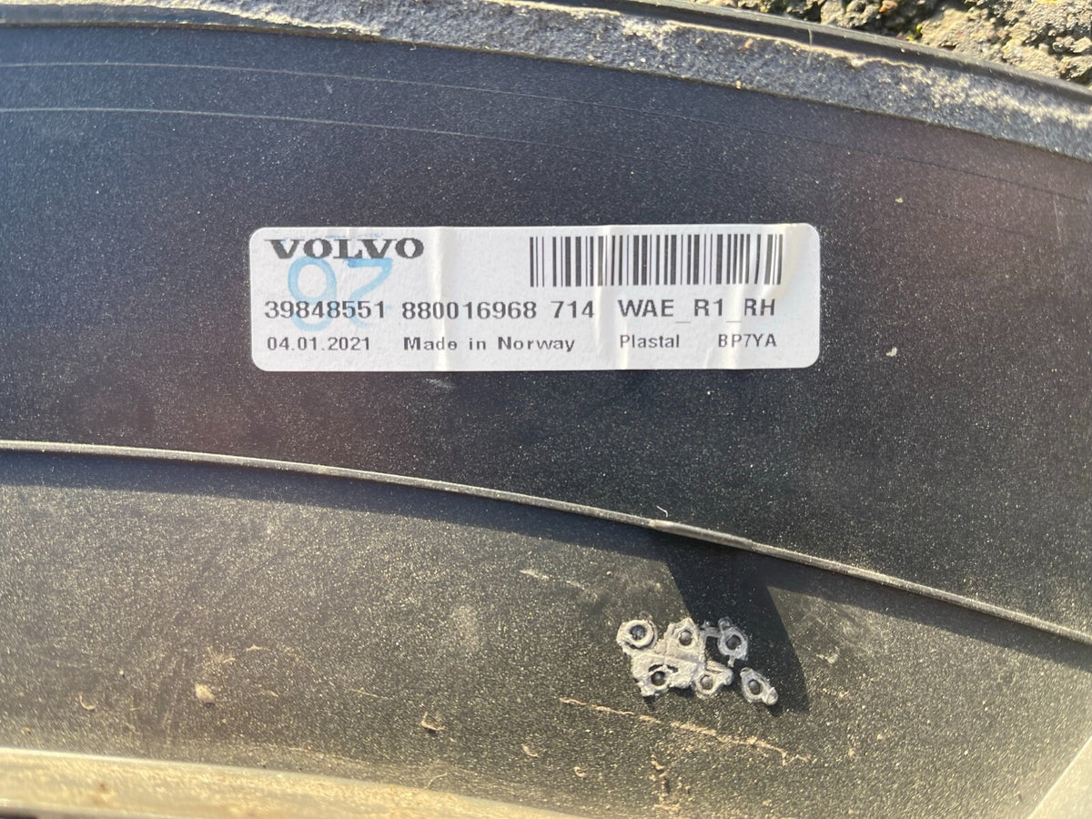 39848551 Volvo wheel arch Right - skin only needs plastic weld to inner subframe