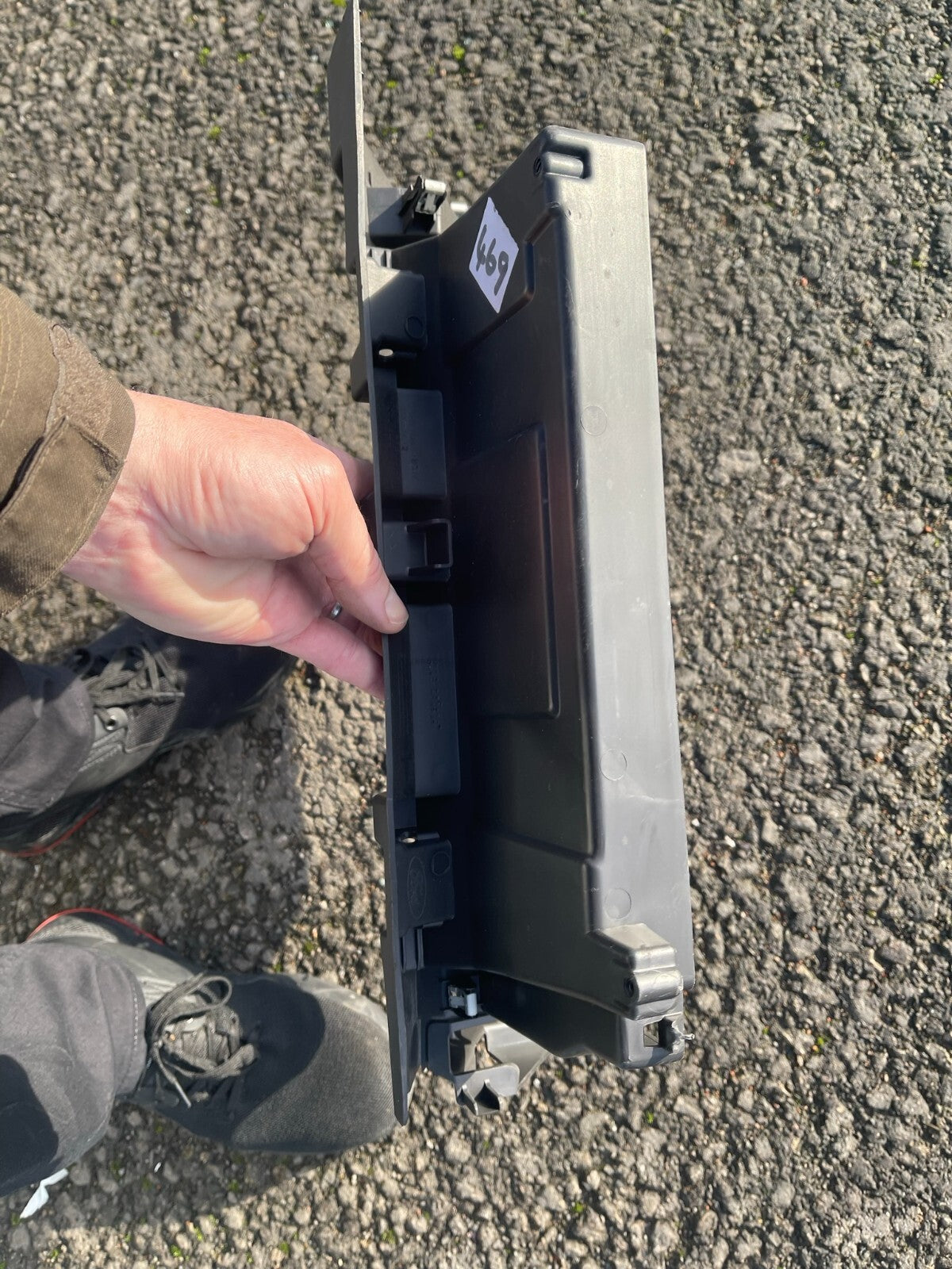 FORD FOCUS GLOVE BOX COMPARTMENT MOUNTING PLATE F1EBA06010 14-18