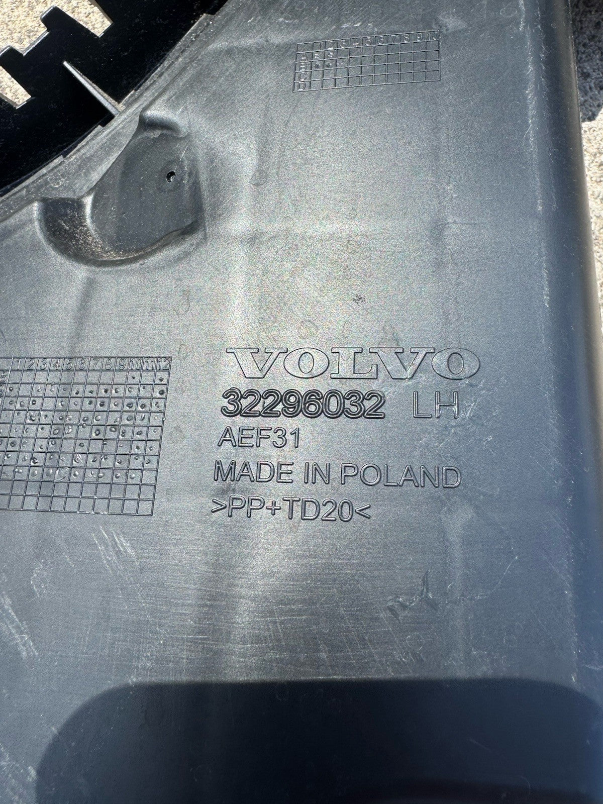 VOLVO XC60 MK2 BUMPER MOUNT BRACKET REAR LEFT 32296032 2024