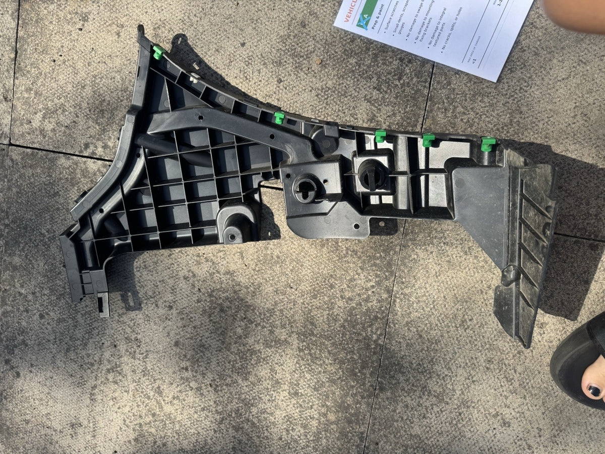 VOLVO XC60 MK2 BUMPER MOUNT BRACKET REAR LEFT 32296032 2024