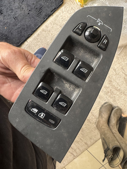 Volvo XC90 Mk2 Right Driver Master Window Mirror Switch 31433927 RHD Bezel