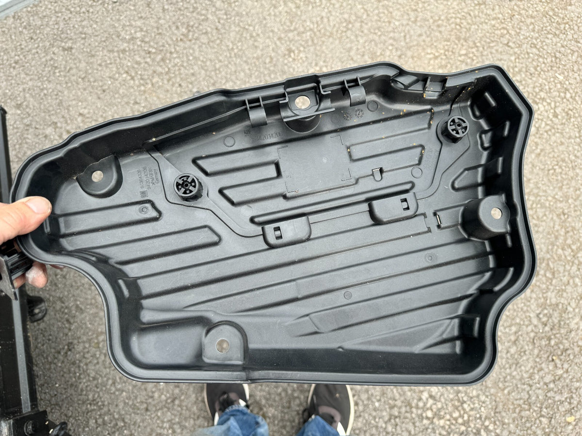 Nắp đậy PSA Peugeot Citroen GM 84496737