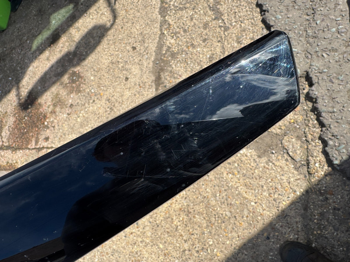 Spoiler Belakang Kiri Volkswagen TIGUAN MK3 571827939A041 ORIGINAL