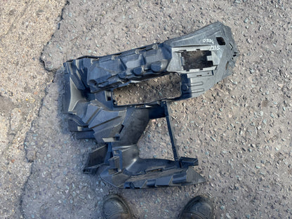 OEM BMW X7 G07 KHUNG ĐỠ ĐÈN GẦM TRƯỚC BÊN TRÁI 51118069891 8069891 CHÍNH HÃNG