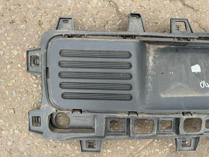 Molding Bumper Belakang Dudukan Plat Nomor Renault Twingo 2015