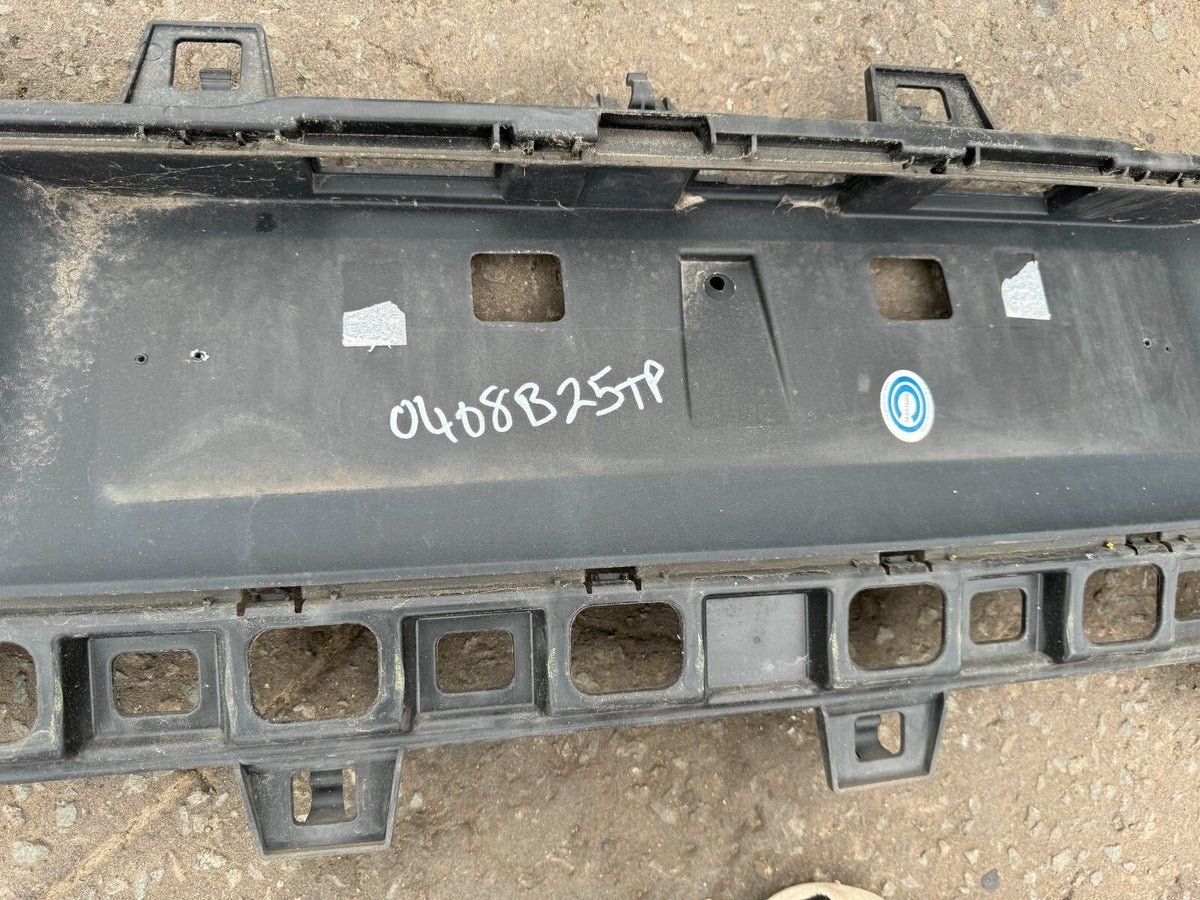 Molding Bumper Belakang Dudukan Plat Nomor Renault Twingo 2015