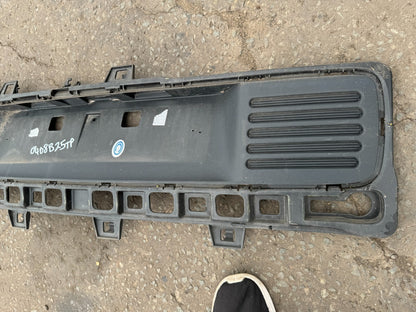 Molding Bumper Belakang Dudukan Plat Nomor Renault Twingo 2015