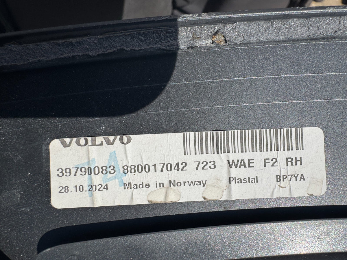 Volvo XC60 Wheel Arch Flare Moulding Genuine Front Right 39848477 2018-2023
