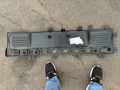 Molding Bumper Belakang Dudukan Plat Nomor Renault Twingo 2015