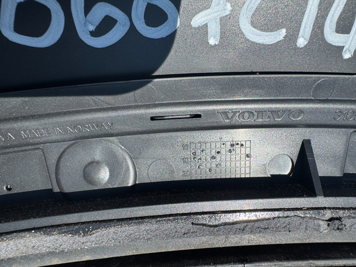 Volvo XC60 Wheel Arch Flare Moulding Genuine Front Right 39848477 2018-2023