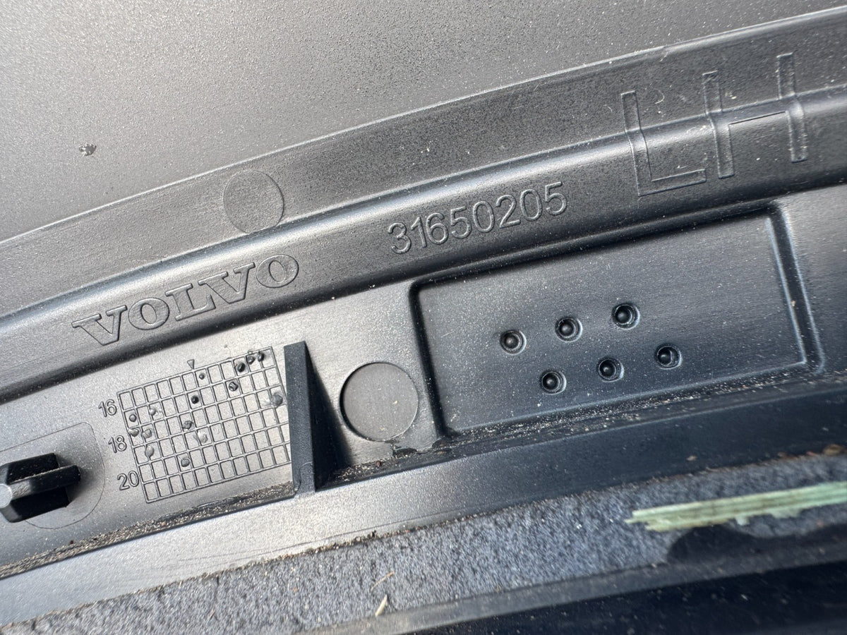 Volvo XC60 Wheel Arch Flare Moulding Genuine Front Left 31650205 39790073