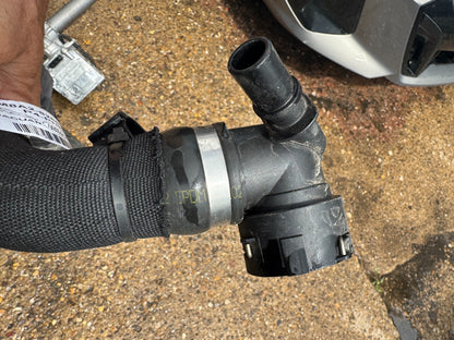 RANGE ROVER VELAR 2021 WATER COOLANT PIPE M8A2-8286-CD Damaged