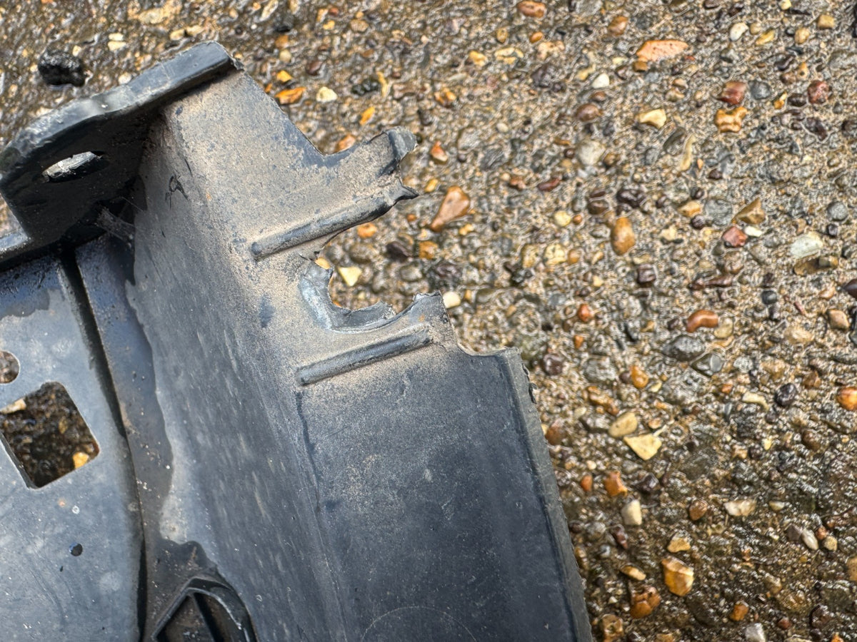 Ford kuga mk3 scut sub bară lv4b-a8b384-j original lv4ba8b384j deteriorat