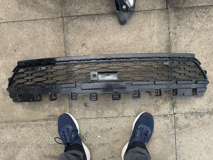 Range Rover Sport L461 Front Lower Grille 2026 N9X2-8A133-A Trim Ends Missing