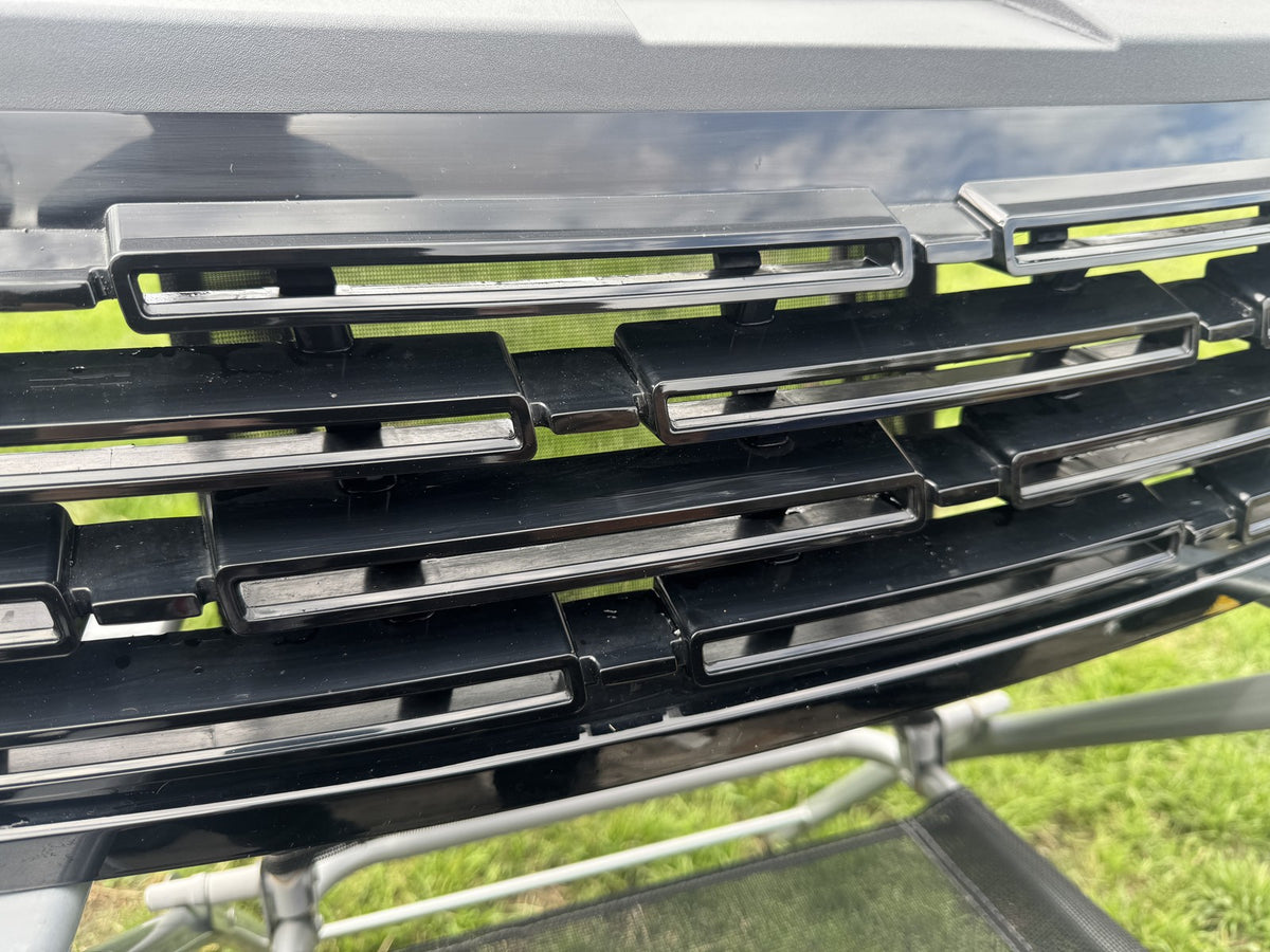 Range Rover Sport L461 Front Grille & Upper Cover Set 2023-2026 N9X2-8200-A