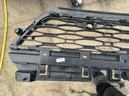 Range Rover Sport L461 Front Lower Grille 2026 N9X2-8A133-A Trim Ends Missing