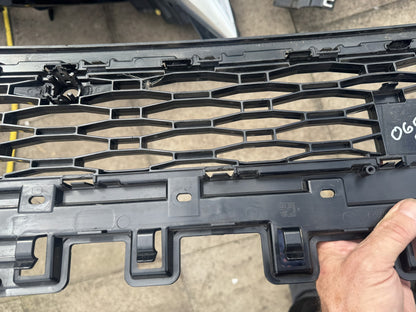 Range Rover Sport L461 Front Lower Grille 2026 N9X2-8A133-A Trim Ends Missing