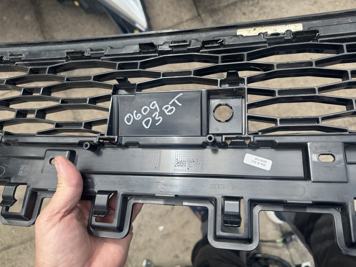 Range Rover Sport L461 Front Lower Grille 2026 N9X2-8A133-A Trim Ends Missing